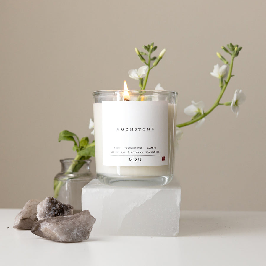 MIZU MOONSTONE ESSENTIAL OIL CANDLE